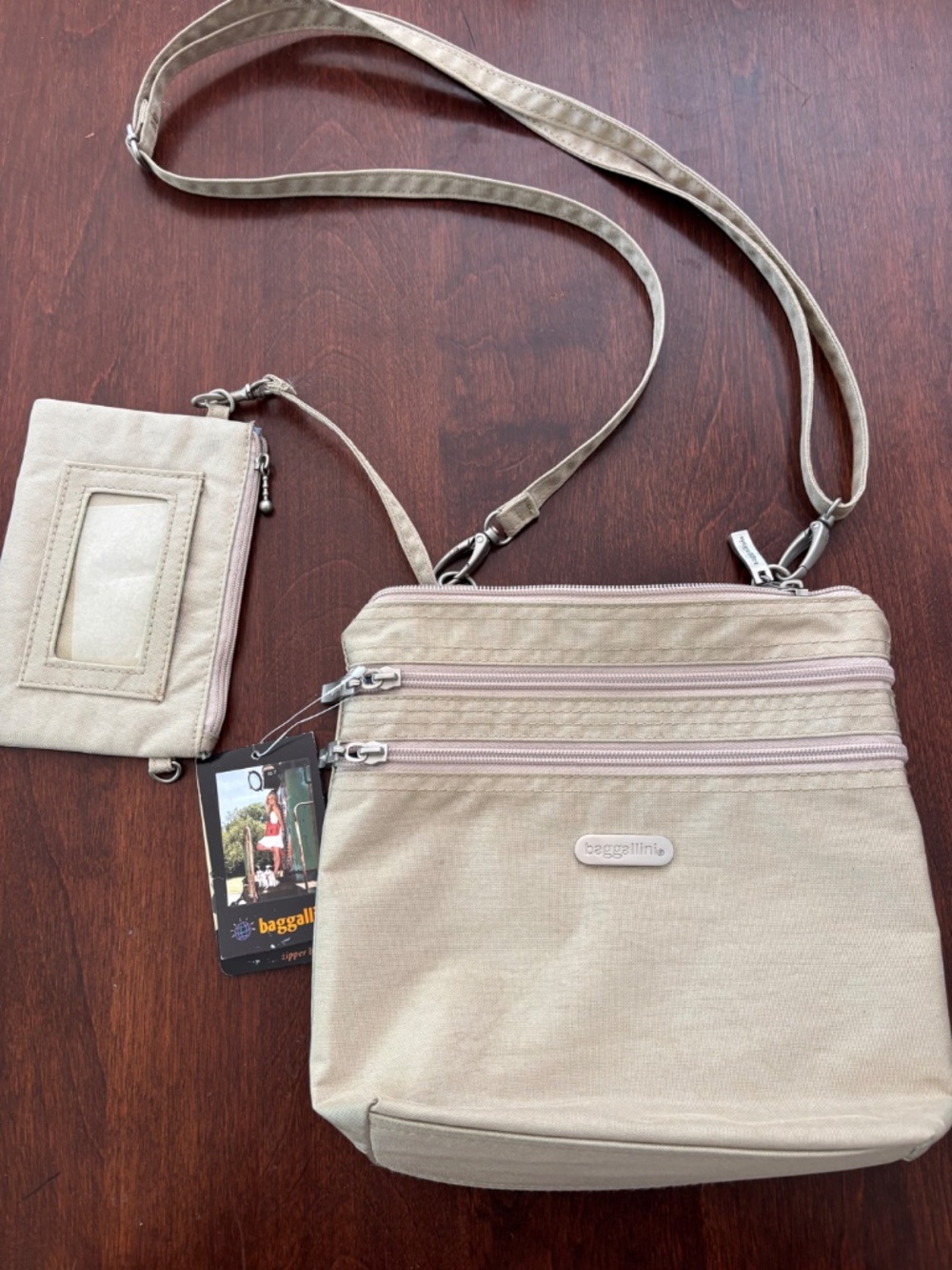 Vintage Baggallini Classic Zipper Bagg Crossbody Travel Purse in Champagne